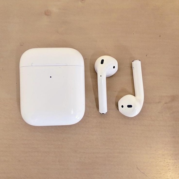 Air pods - Picture 2 of 2